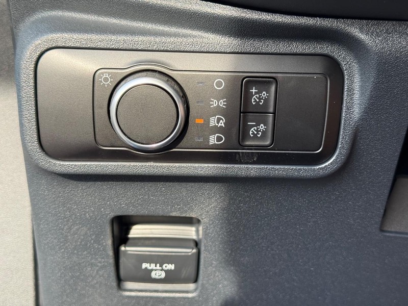 Ford Bronco Vehicle Full-screen Gallery Image 16