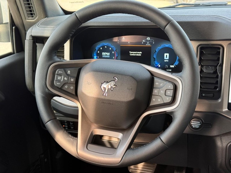 Ford Bronco Vehicle Full-screen Gallery Image 7