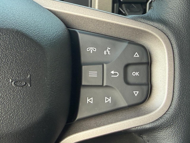 Ford Bronco Vehicle Full-screen Gallery Image 9