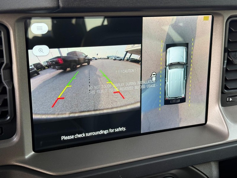 Ford Bronco Vehicle Full-screen Gallery Image 12