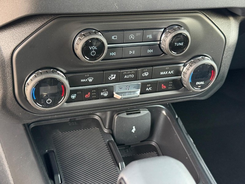 Ford Bronco Vehicle Full-screen Gallery Image 13