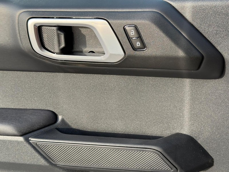 Ford Bronco Vehicle Full-screen Gallery Image 17