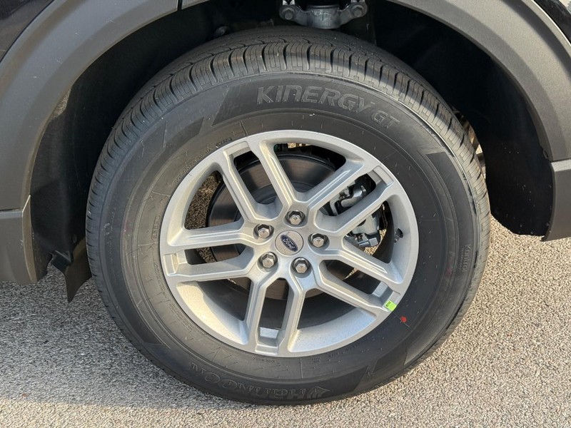 Ford Explorer Vehicle Full-screen Gallery Image 4