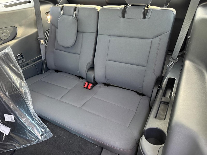 Ford Explorer Vehicle Full-screen Gallery Image 5