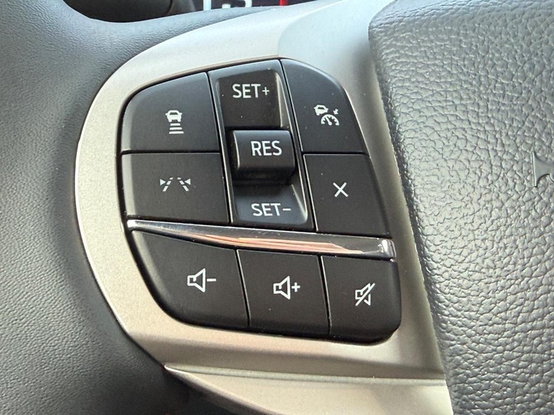 Ford Explorer Vehicle Full-screen Gallery Image 9