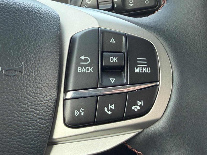 Ford Explorer Vehicle Full-screen Gallery Image 10