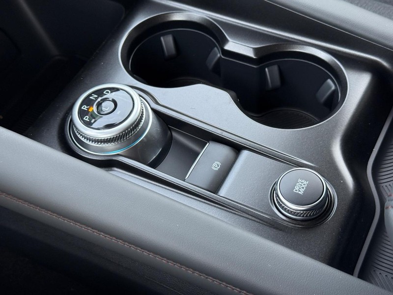 Ford Explorer Vehicle Full-screen Gallery Image 15