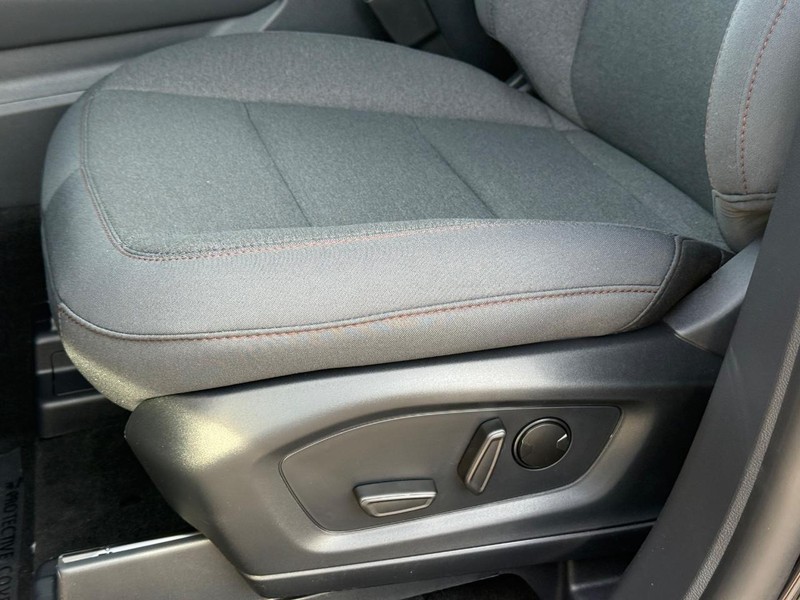 Ford Explorer Vehicle Full-screen Gallery Image 18