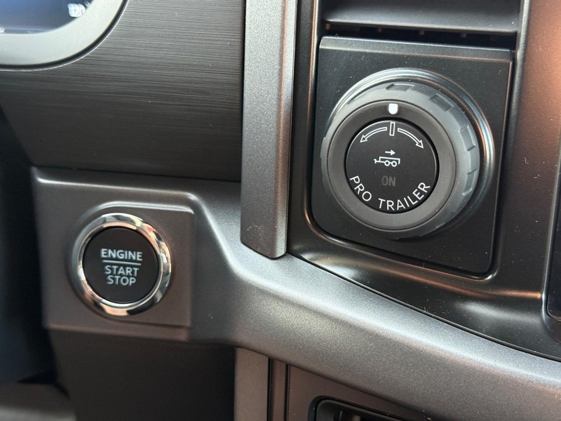 Ford F-150 Vehicle Full-screen Gallery Image 10