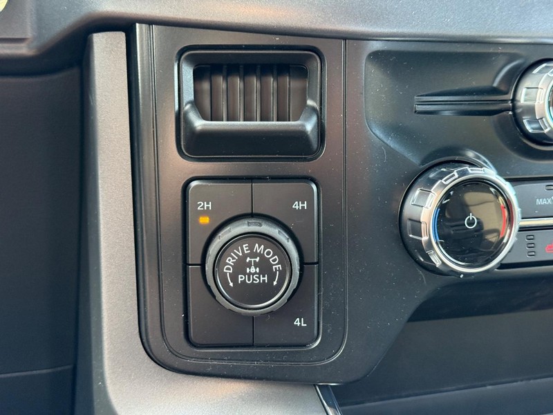 Ford F-150 Vehicle Full-screen Gallery Image 13