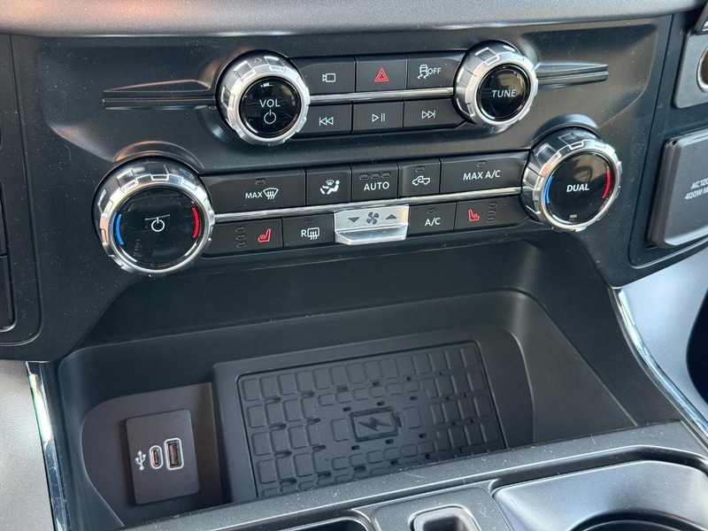 Ford F-150 Vehicle Full-screen Gallery Image 14