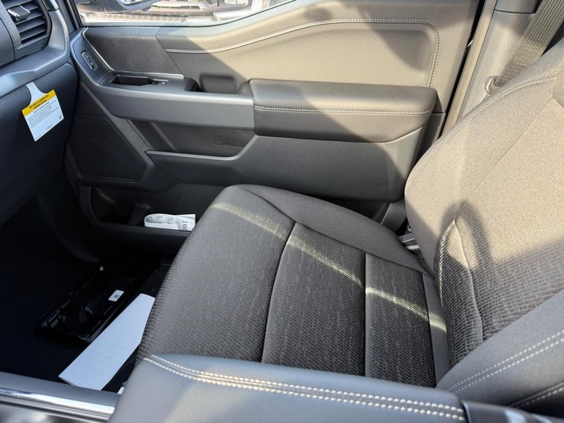 Ford F-150 Vehicle Full-screen Gallery Image 17