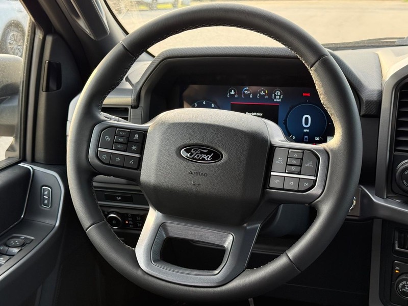 Ford F-150 Vehicle Full-screen Gallery Image 7