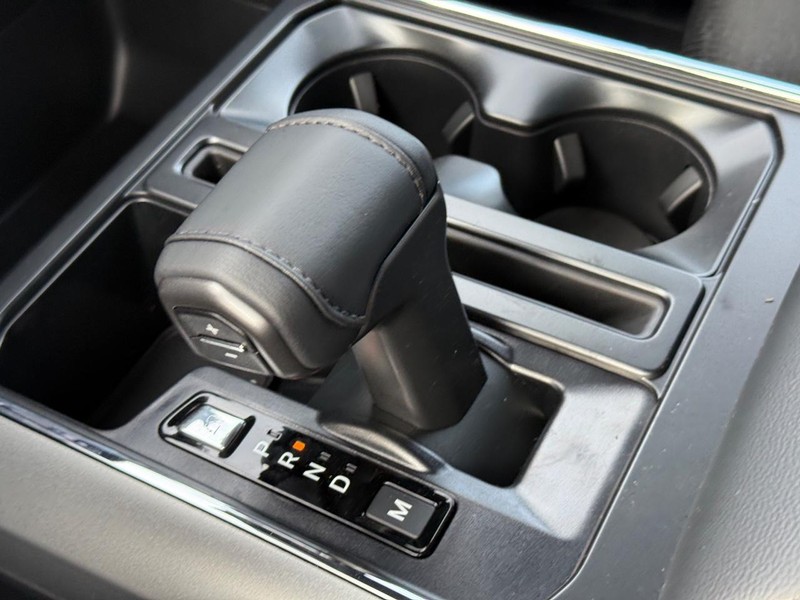 Ford F-150 Vehicle Full-screen Gallery Image 16