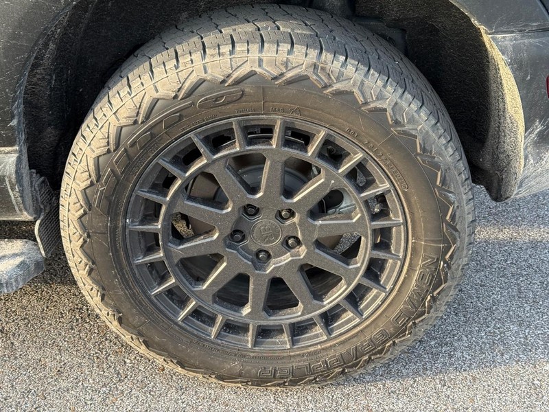 Ford Bronco Sport Vehicle Full-screen Gallery Image 2