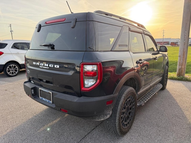 Ford Bronco Sport Vehicle Full-screen Gallery Image 4