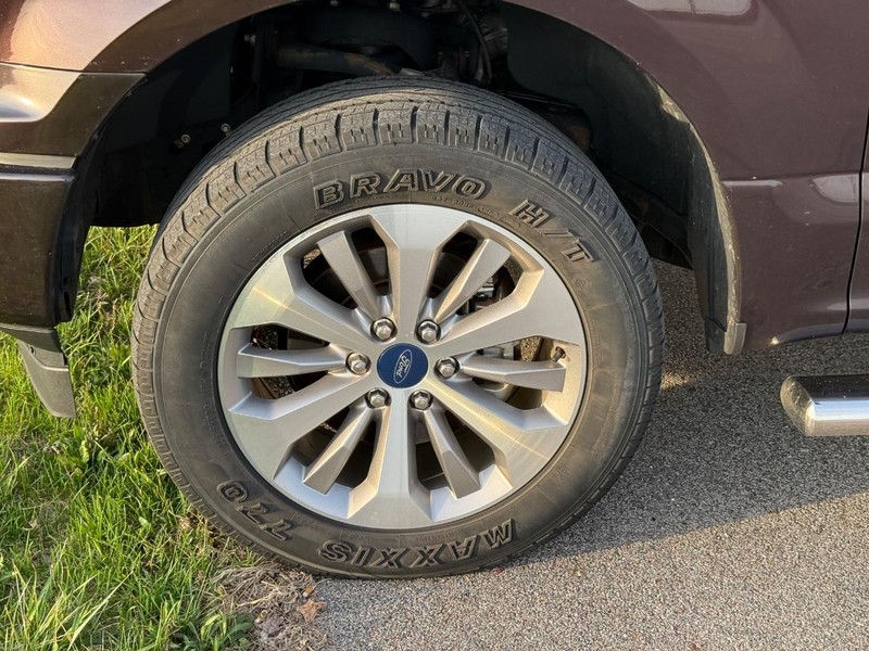 Ford F-150 Vehicle Full-screen Gallery Image 2