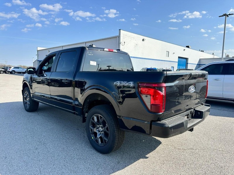 Ford F-150 Vehicle Full-screen Gallery Image 3