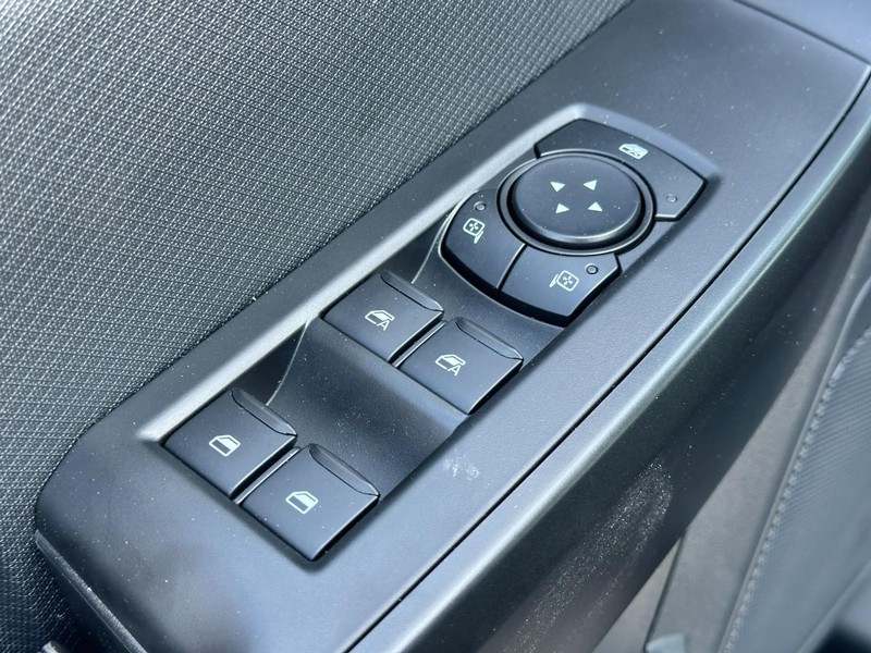 Ford F-150 Vehicle Full-screen Gallery Image 9