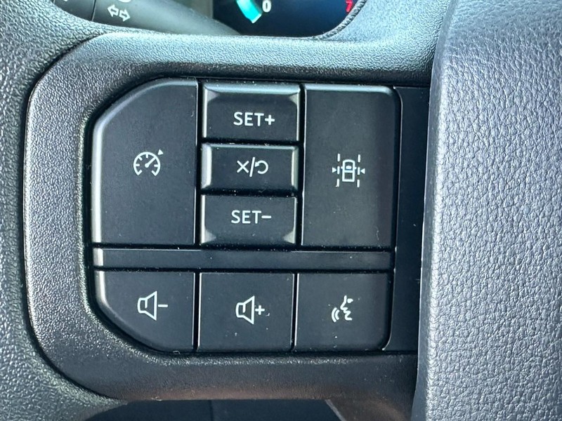 Ford F-150 Vehicle Full-screen Gallery Image 11