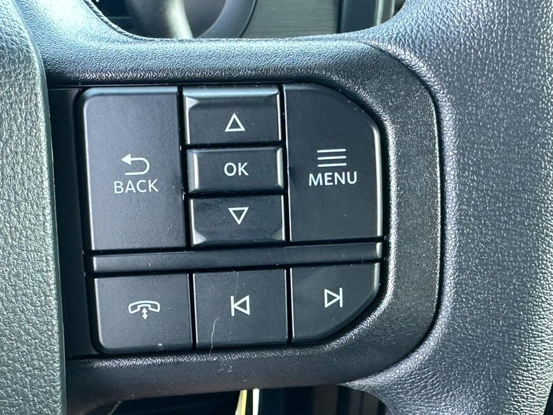 Ford F-150 Vehicle Full-screen Gallery Image 12