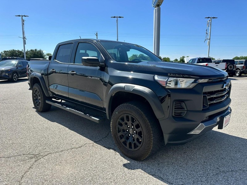 Chevrolet Colorado Vehicle Full-screen Gallery Image 8
