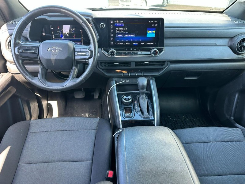 Chevrolet Colorado Vehicle Full-screen Gallery Image 11