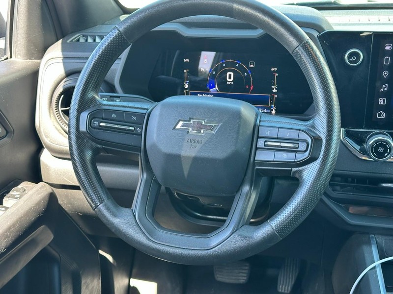 Chevrolet Colorado Vehicle Full-screen Gallery Image 12