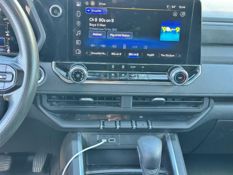 Chevrolet Colorado Vehicle Full-screen Gallery Image 13