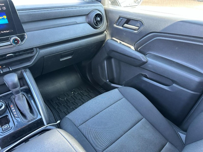 Chevrolet Colorado Vehicle Full-screen Gallery Image 15