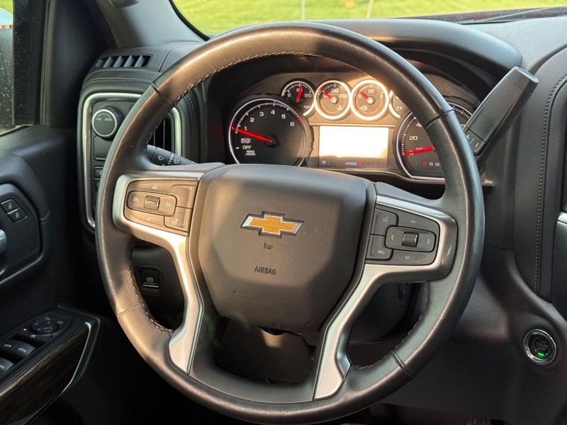 Chevrolet Silverado 1500 Vehicle Full-screen Gallery Image 12