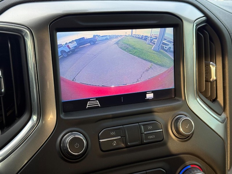 Chevrolet Silverado 1500 Vehicle Full-screen Gallery Image 16