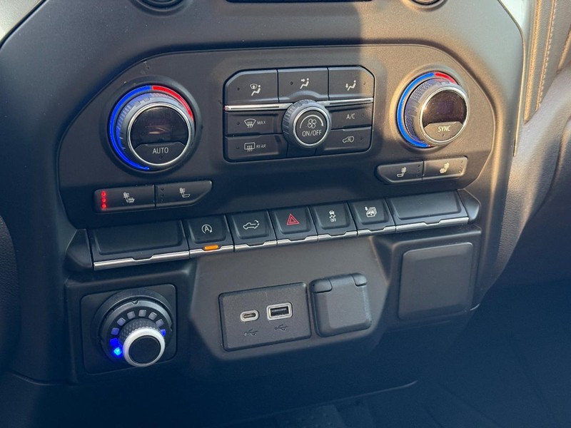 Chevrolet Silverado 1500 Vehicle Full-screen Gallery Image 17