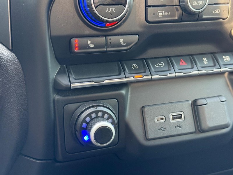 Chevrolet Silverado 1500 Vehicle Full-screen Gallery Image 19