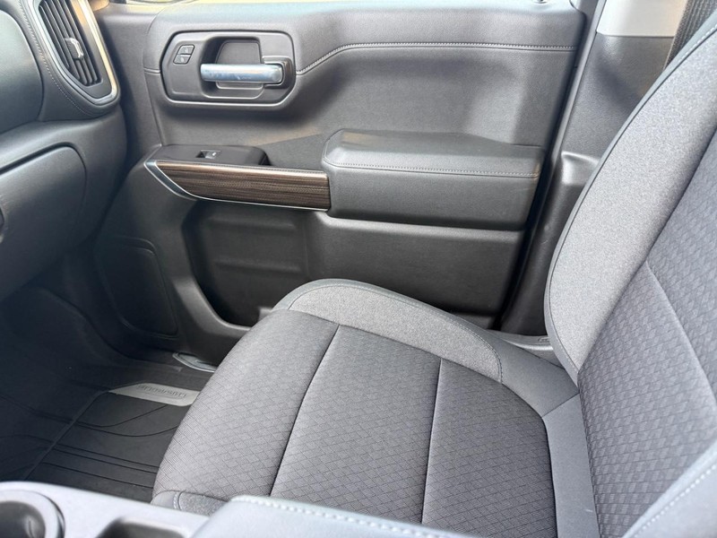 Chevrolet Silverado 1500 Vehicle Full-screen Gallery Image 20