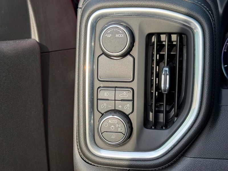 Chevrolet Silverado 1500 Vehicle Full-screen Gallery Image 22