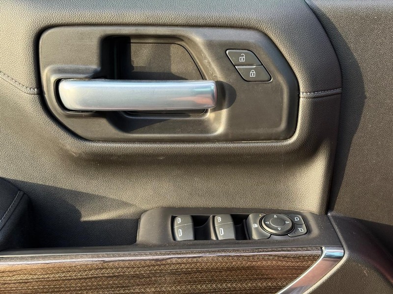 Chevrolet Silverado 1500 Vehicle Full-screen Gallery Image 23