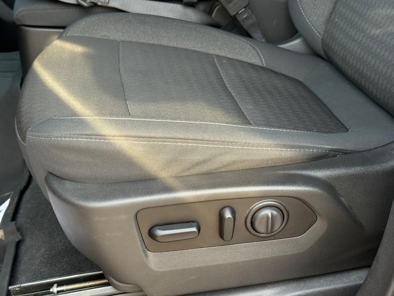 Chevrolet Silverado 1500 Vehicle Full-screen Gallery Image 24