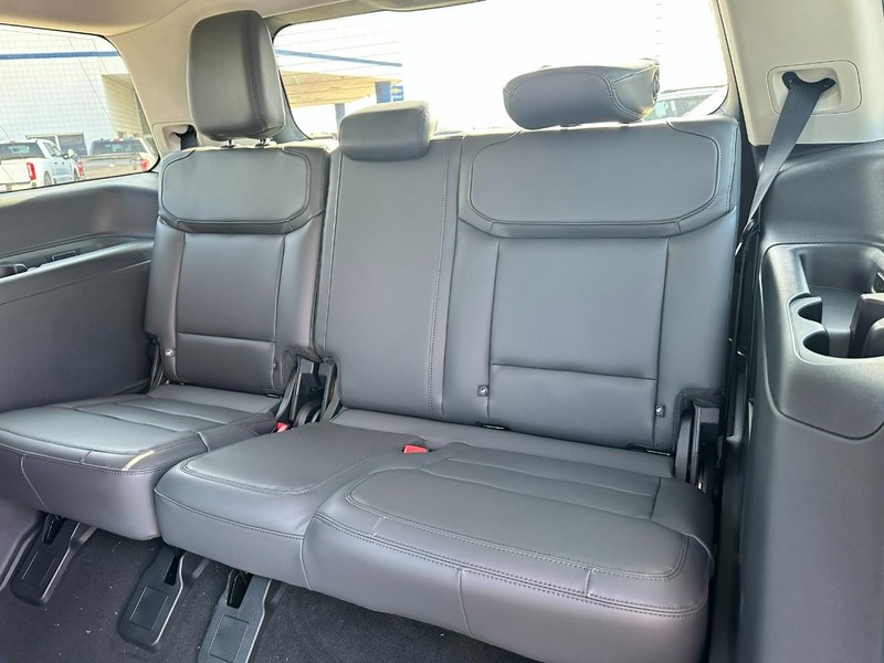 Ford Expedition Vehicle Full-screen Gallery Image 4