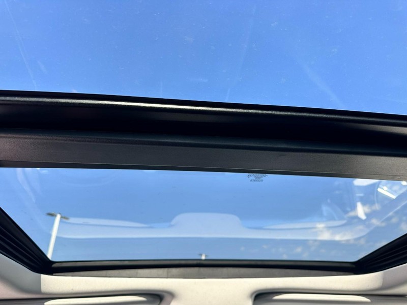 Ford Expedition Vehicle Full-screen Gallery Image 6