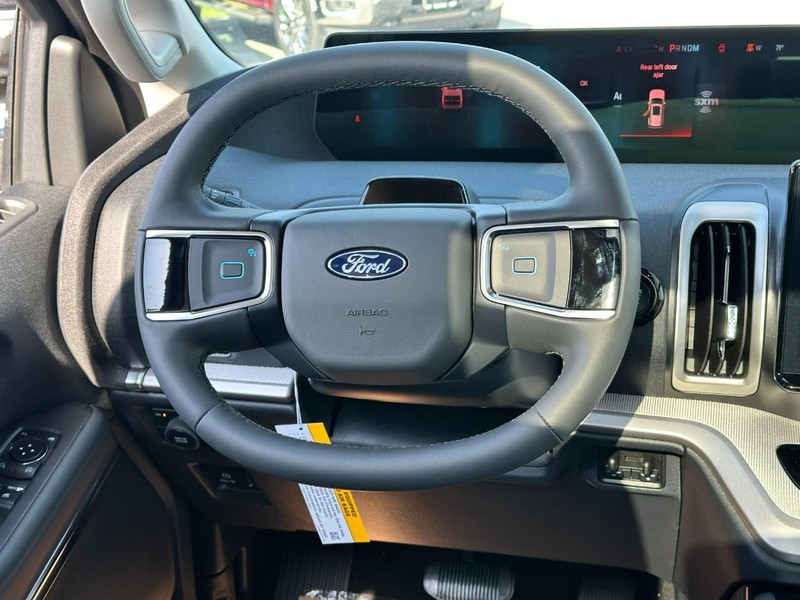 Ford Expedition Vehicle Full-screen Gallery Image 8