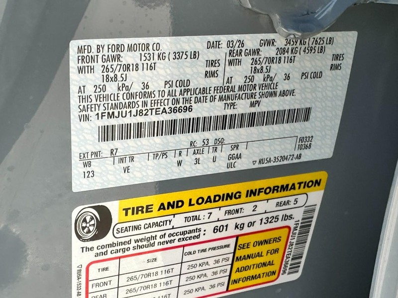 Ford Expedition Vehicle Full-screen Gallery Image 16