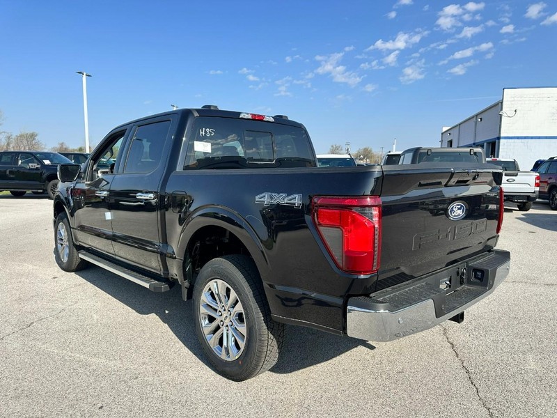 Ford F-150 Vehicle Full-screen Gallery Image 3