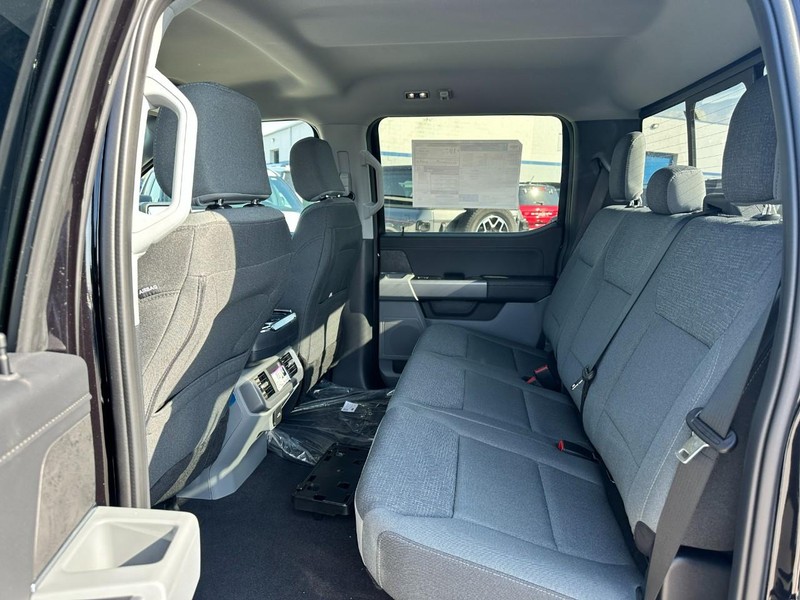 Ford F-150 Vehicle Full-screen Gallery Image 4