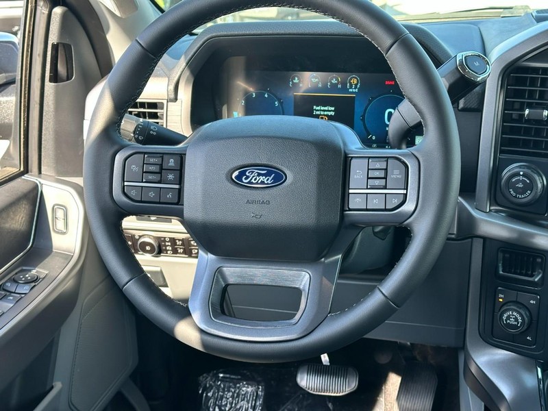 Ford F-150 Vehicle Full-screen Gallery Image 6