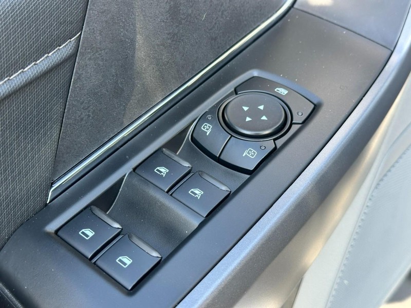 Ford F-150 Vehicle Full-screen Gallery Image 9