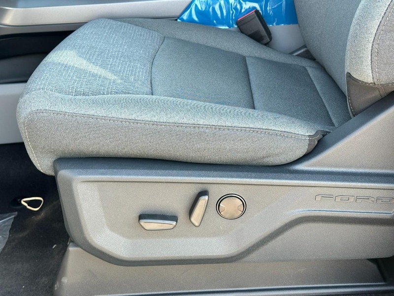 Ford F-150 Vehicle Full-screen Gallery Image 10