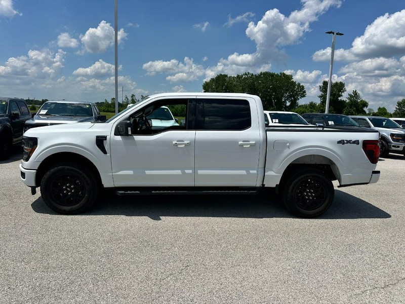 Ford F-150 Vehicle Full-screen Gallery Image 2