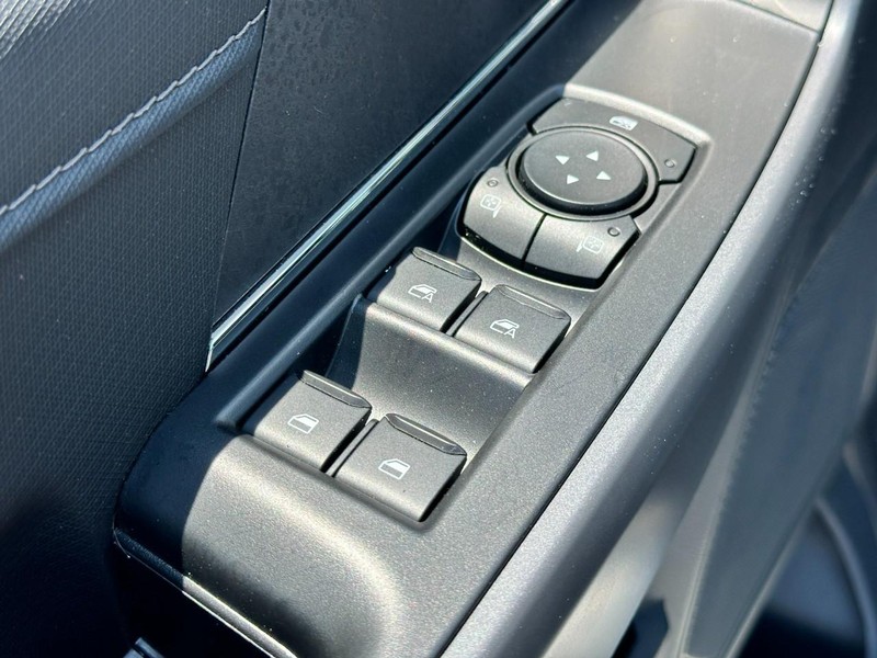 Ford F-150 Vehicle Full-screen Gallery Image 9
