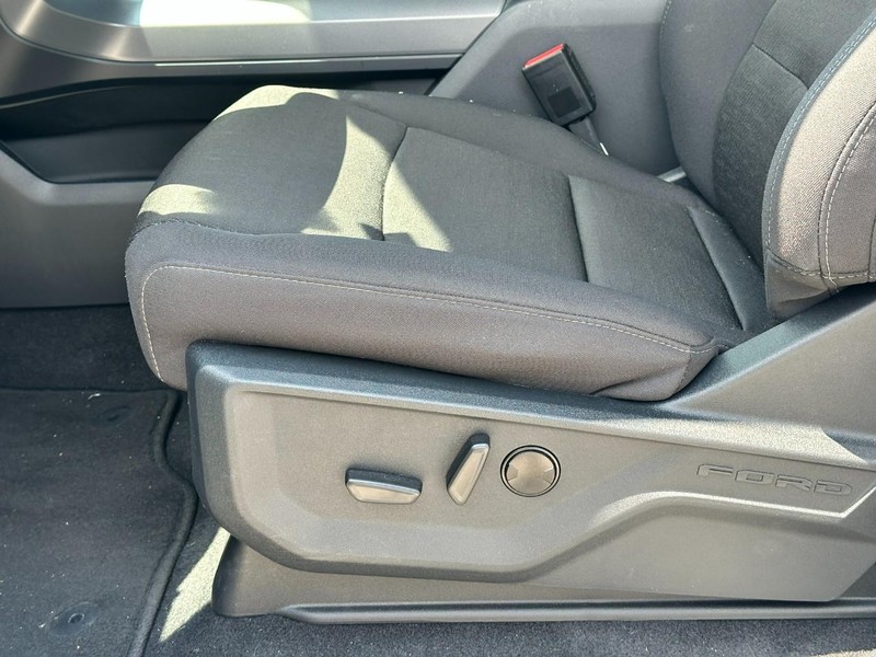 Ford F-150 Vehicle Full-screen Gallery Image 10